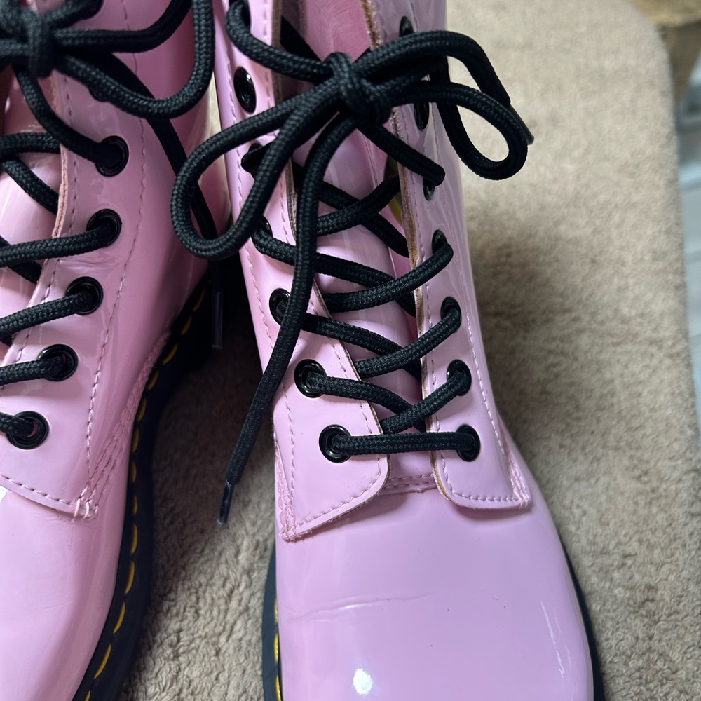 Doc Martens pale pink patent leather style 1460 combat boots. Worn once? Size 8 - Picture 3 of 16